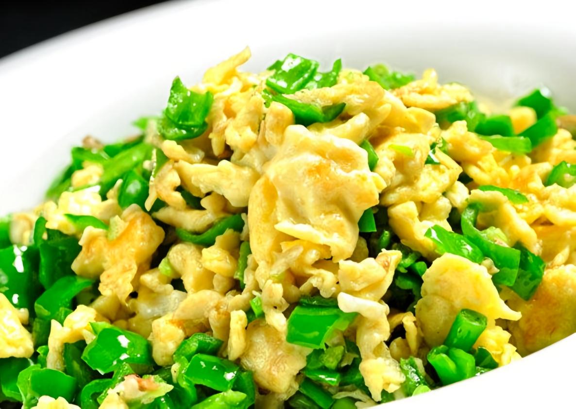 五十岁后，很多人眼睛像蒙了层毛玻璃，看东西费劲。眼科门诊里常听到这样的开场白，医