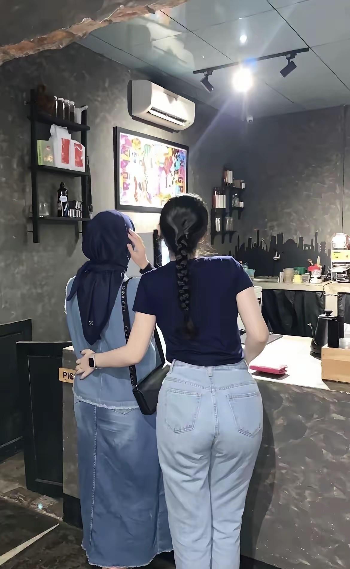 媳妇发给我的照片，说这就是连女人都羡慕的梨形身材，问我感觉如何？我觉得说好听