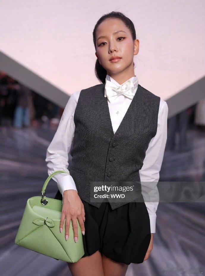 Blackpink组合其中三位成员的时装周看秀G社生图都来了，来看看表现力。Ji
