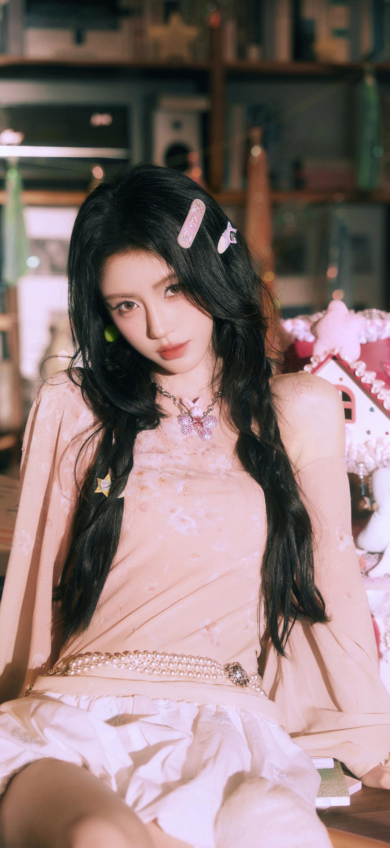 美女壁纸-第5861期-鞠婧祎