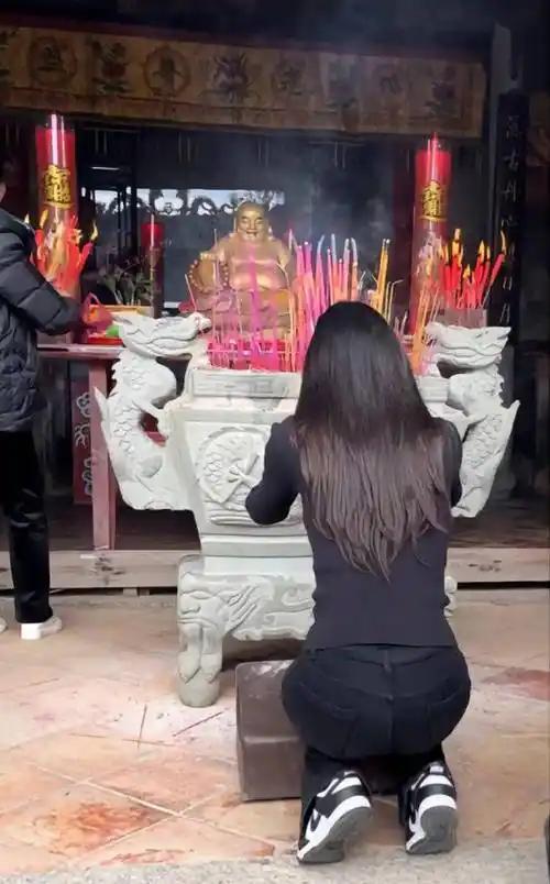 佛说：人间疾苦，顺心就行。不过多追问，只静静经历；不辜负当下，才是真修行。