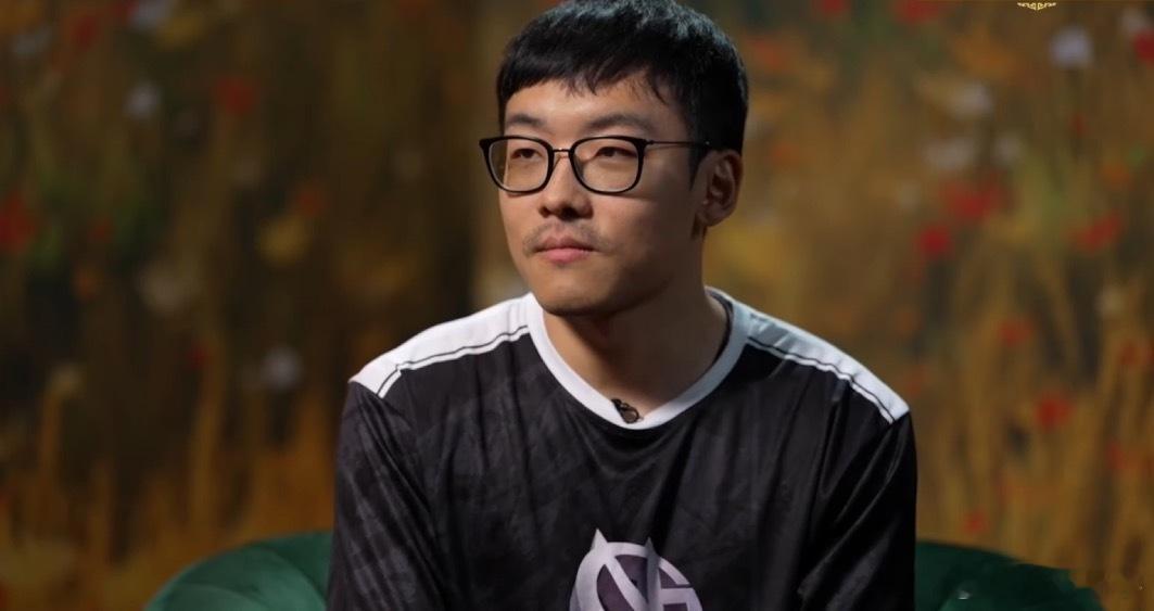 巴哥：yao跟我合作过的其他教练都挺不一样的，他对dota非常有热情，而且他不仅