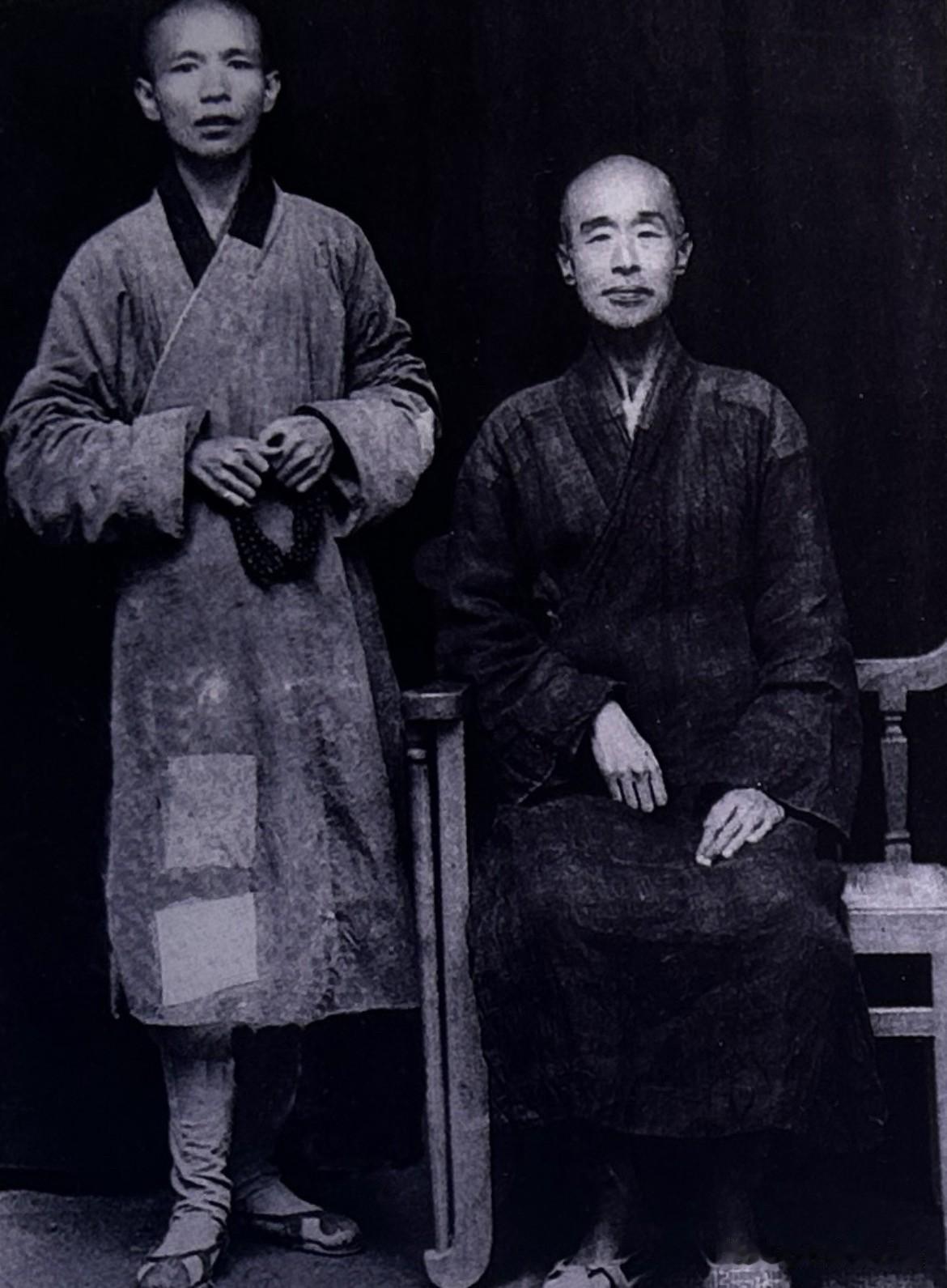 1938年，弘一法师与性常法师（左）在泉州留影。弘一法师曾这样评价性常法师：“实