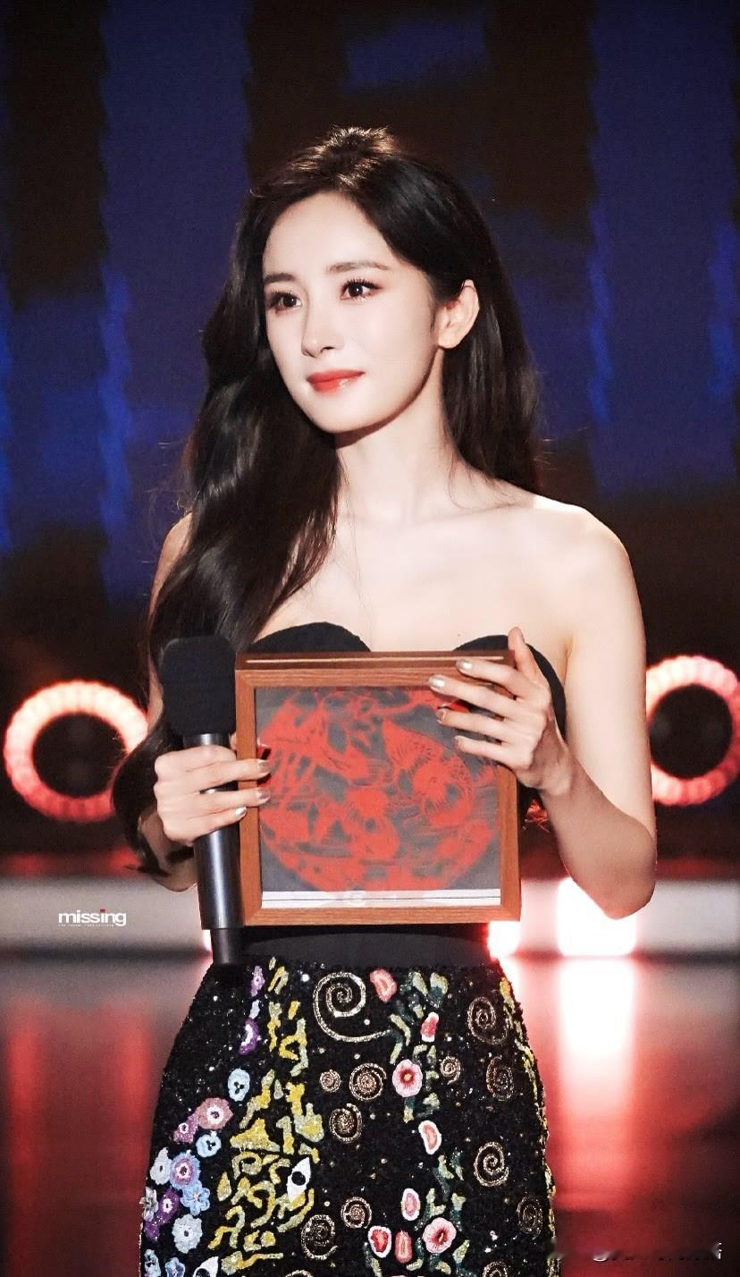 时尚美女，喜欢吗？