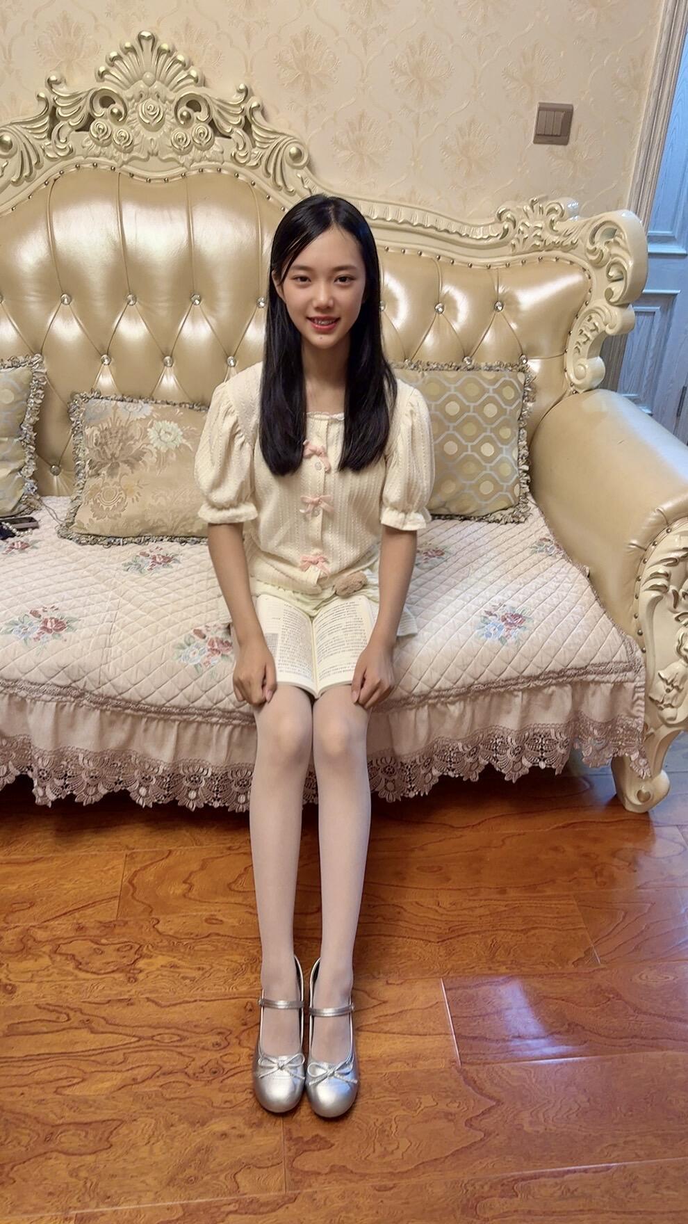 龙妹妹才12岁就这么漂亮，长大后也是个大美女！