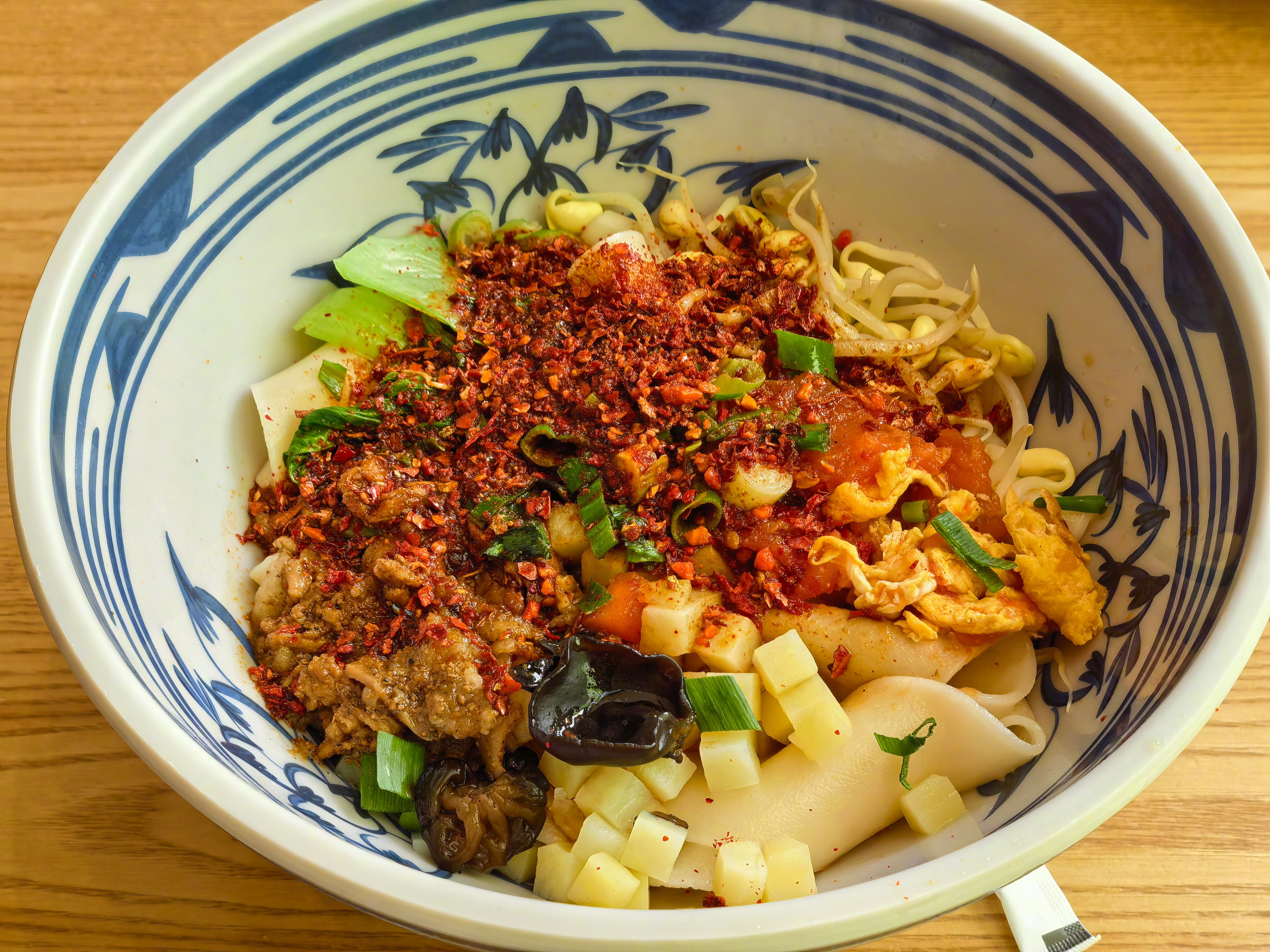 今儿中午工作餐吃：油泼