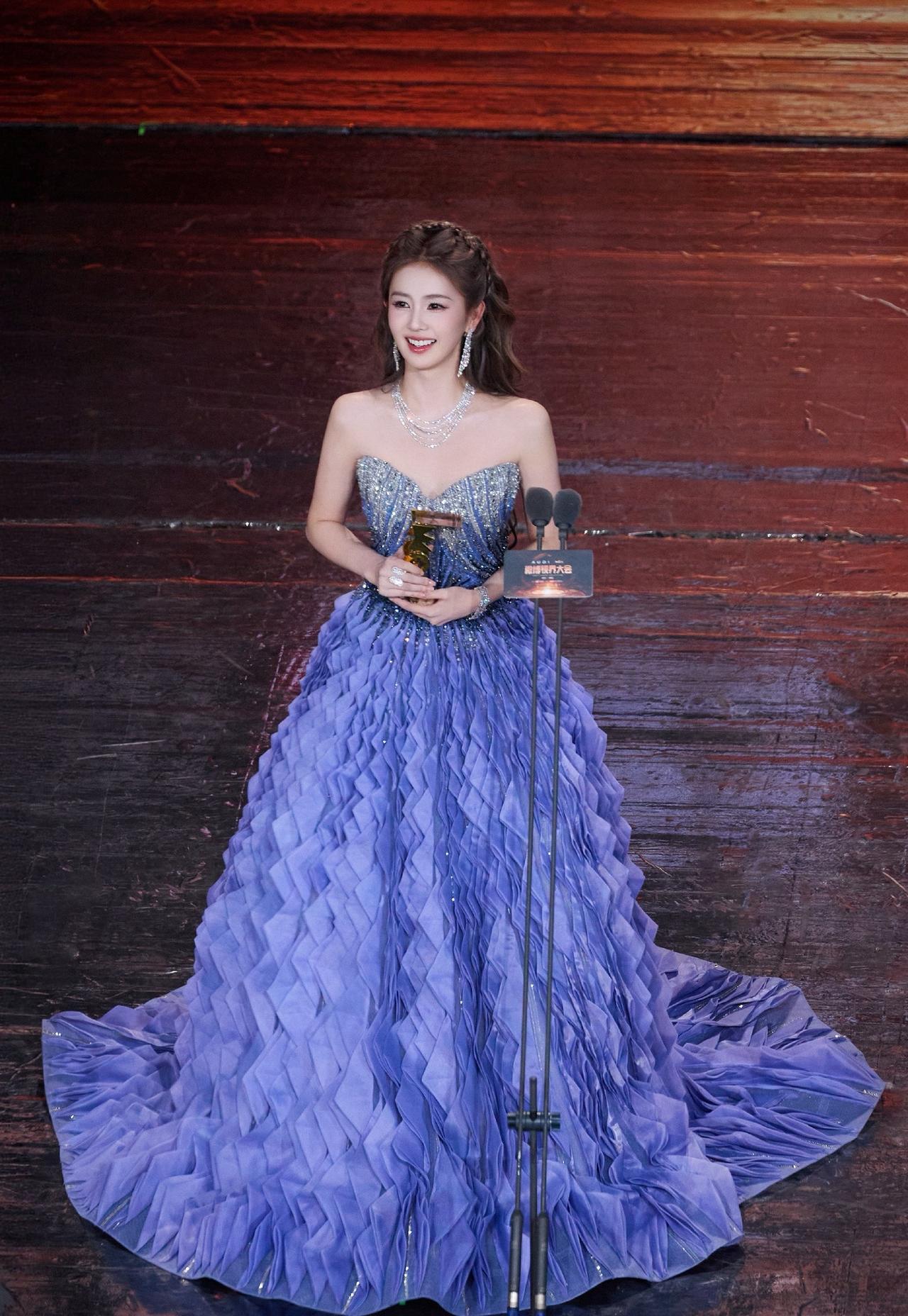 一年三部剧，白鹿用实力完成了，从