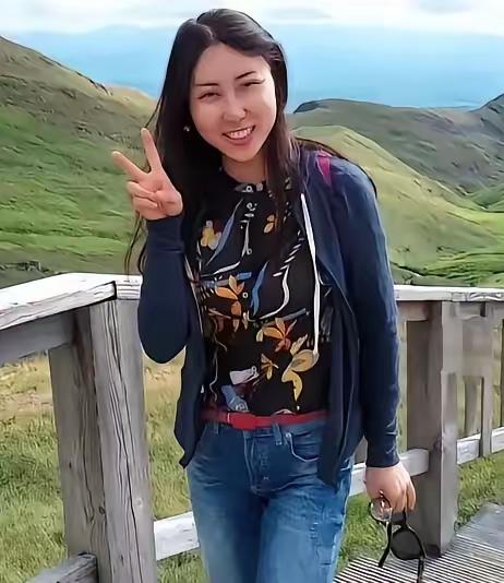 不相信贾浅浅的网传丑闻是真的？贾浅浅是中国作协副主席贾平凹的女儿。近两年她在网