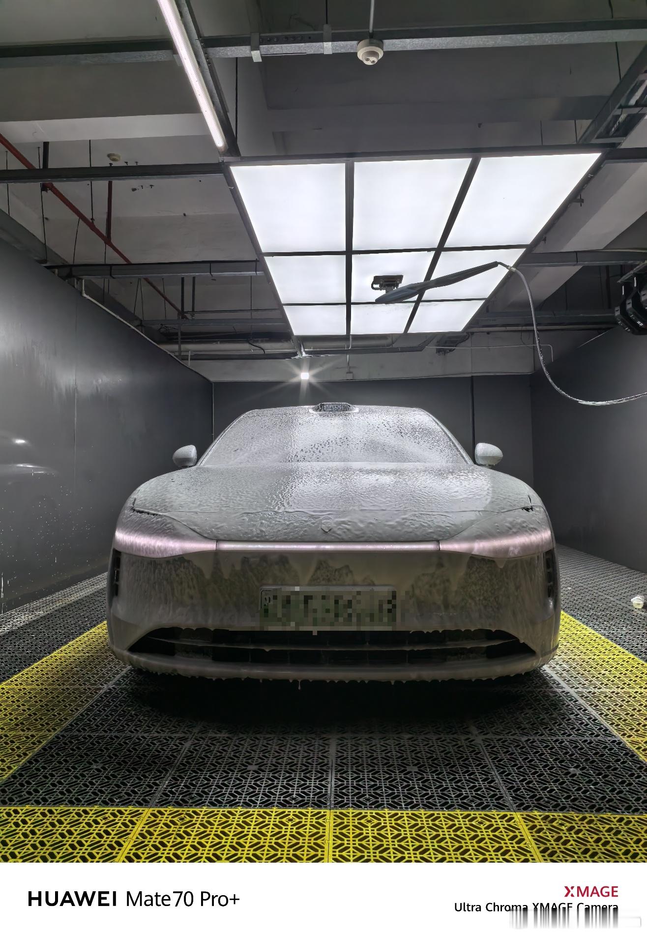 刚练完肩去洗车，枪都举不起来了建议大家都买流光银！真不显脏，图三图四，远看能分出