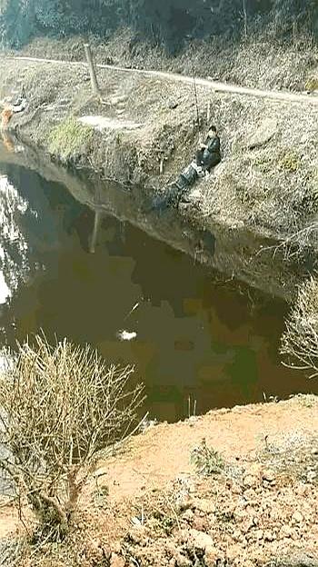 一条鱼直接扔地上，反倒让旁边那些一身名牌装备的大佬们炸了锅，这年头钓鱼圈的“鄙视