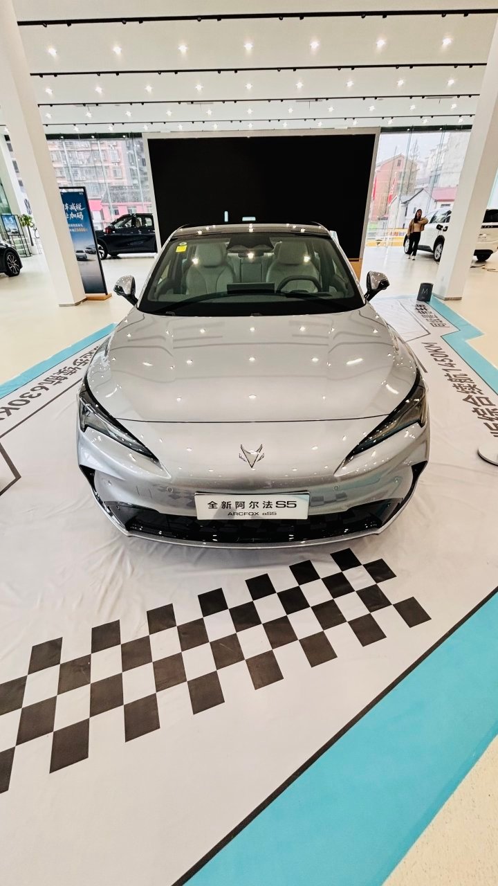 三刀买百车粉丝真实成交行情车型：极狐S51450元镜智行版指导价：12.47