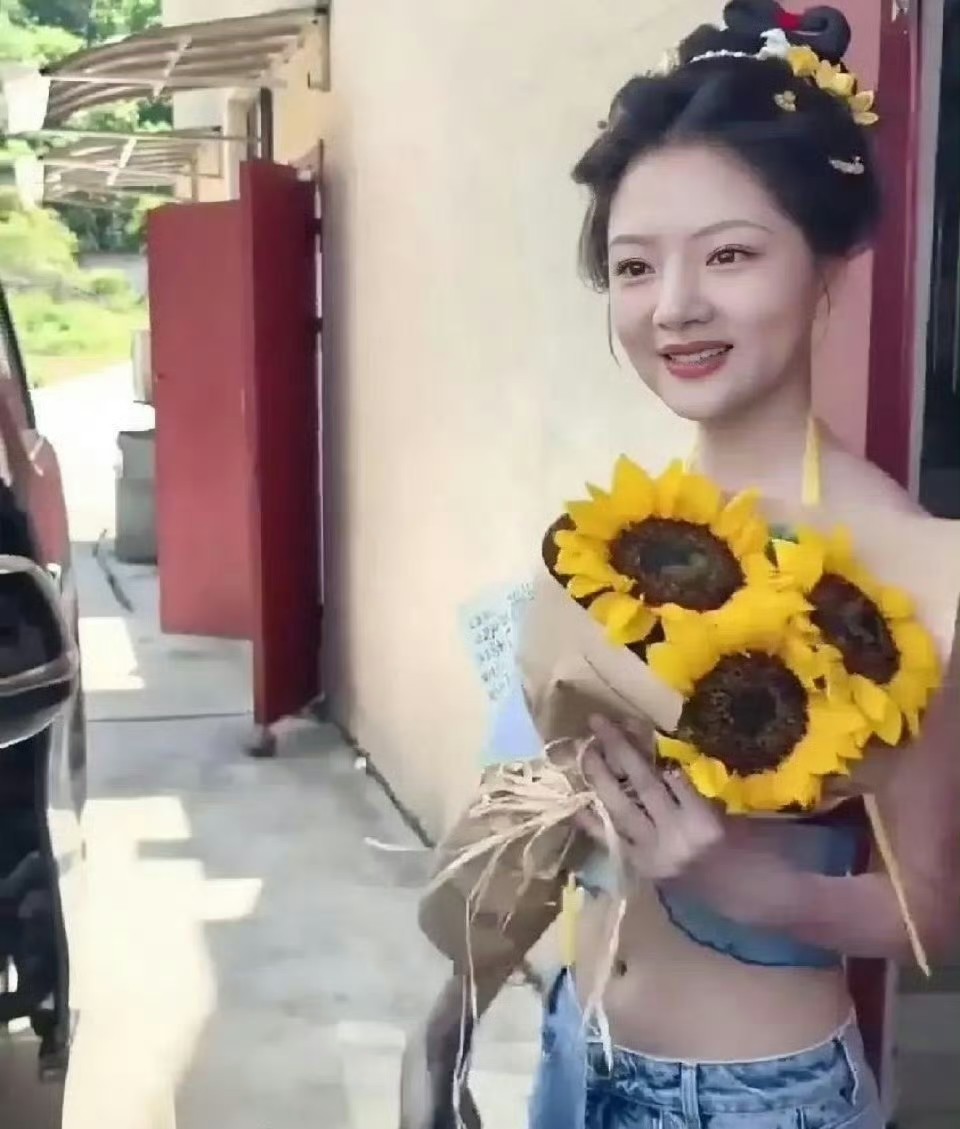任敏的脸型太吃亏了，瘦成一片了但上镜还是达不到大家要求