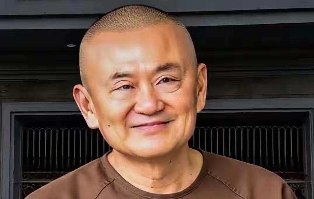 身在曼谷监狱的他信为自己五月份获得特赦铺平了路！去年九月，他信因为冒犯国王等罪名