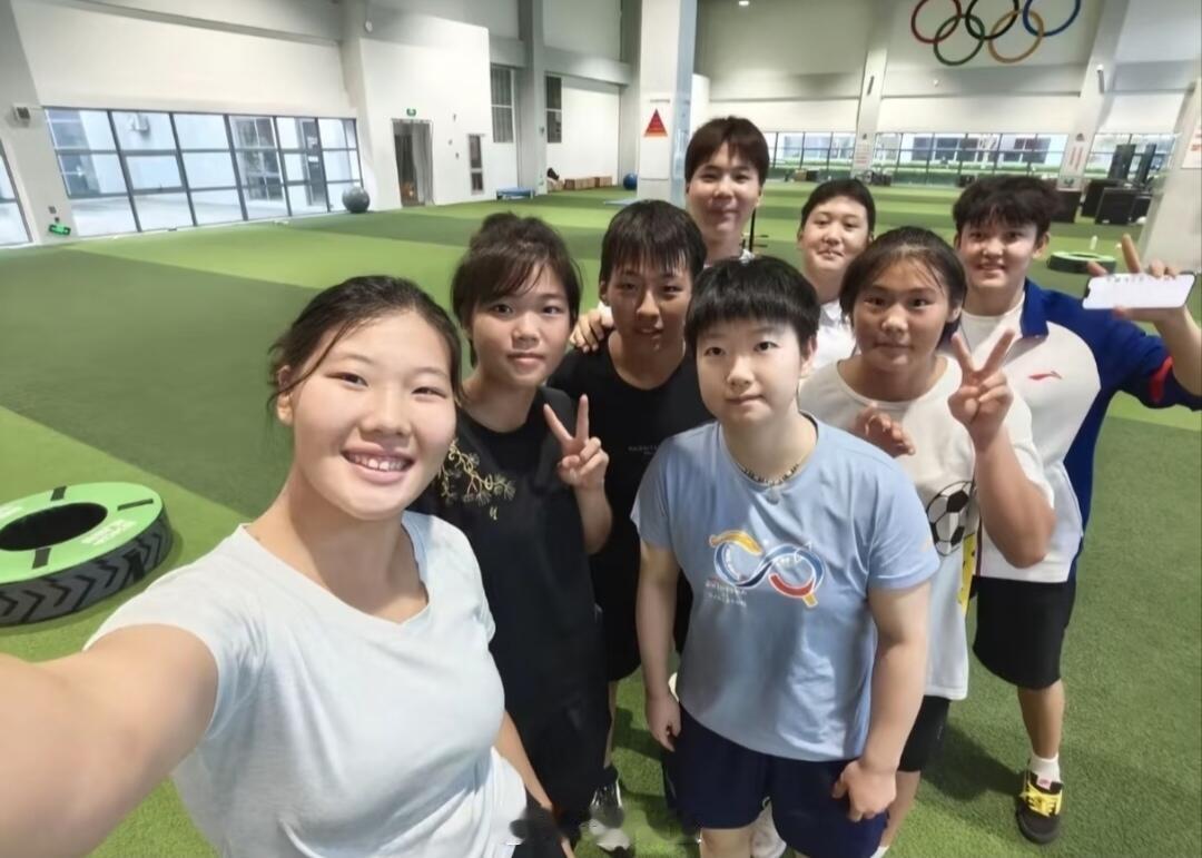 孙颖莎训练合照孙颖莎备战亚运会今天的孙颖莎，训练合照，备战亚运会。​​​