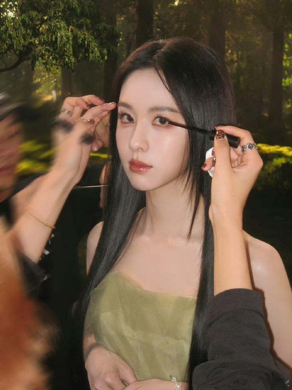 陈都灵黑长直绿裙ccd嘟这组ccd我直呼妈咪每次绿