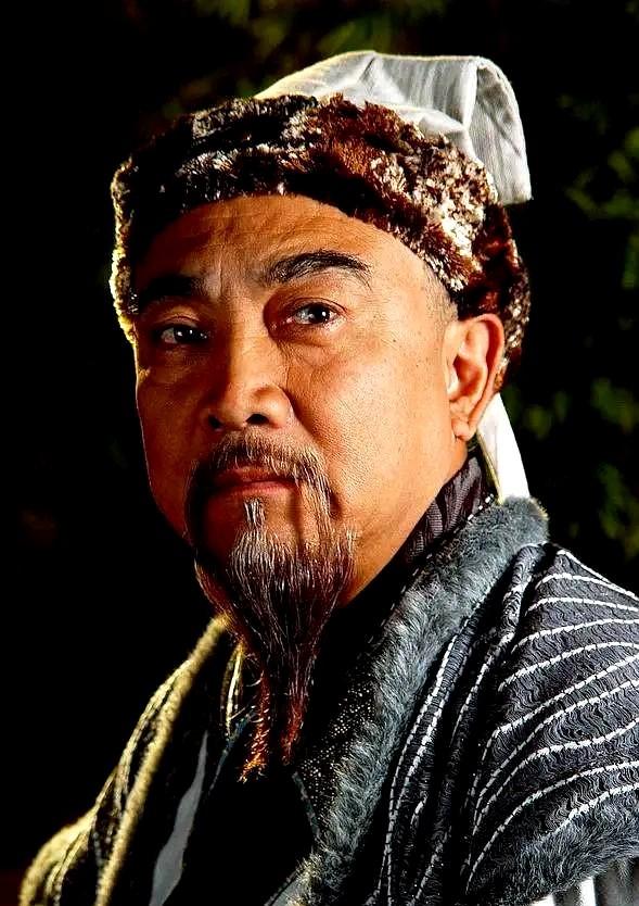 谁的罪更大？答案是洪承畴。洪承畴投降清朝后为了荣华富贵，不肯自杀殉国。吴三桂