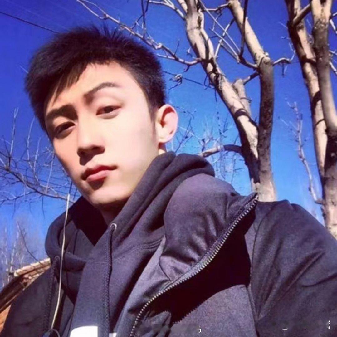 翻到黄景瑜这个老瓜，不得不感叹，早年艺人工作室的胆子真的是太大了​​​