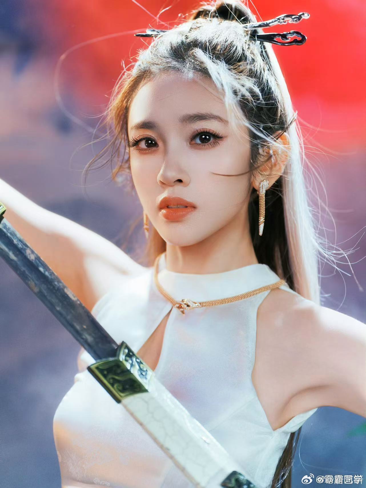 唐艺昕直播被叫妈妈反复循环这段画面，唐艺昕的温柔真的自带感染力。面对粉丝的暖心撒