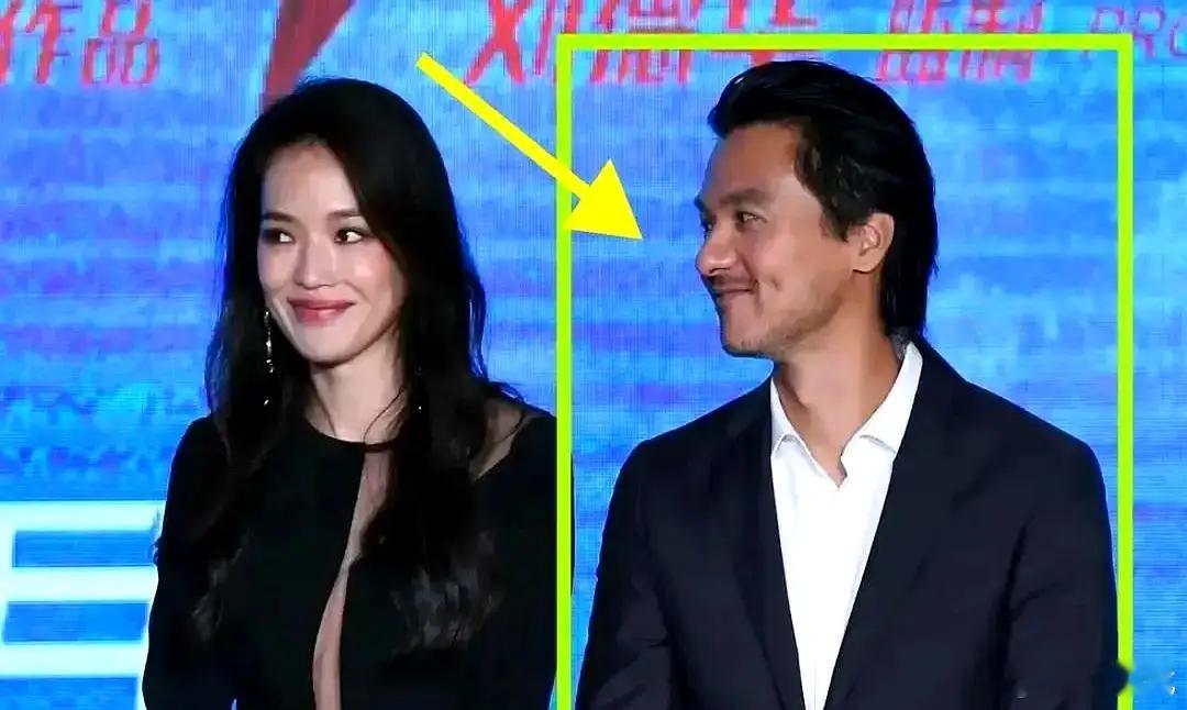 冯德伦说生不生娃，他只负责鼓掌。最近冯德伦在节目里被问到生育问题，直接甩锅“家里