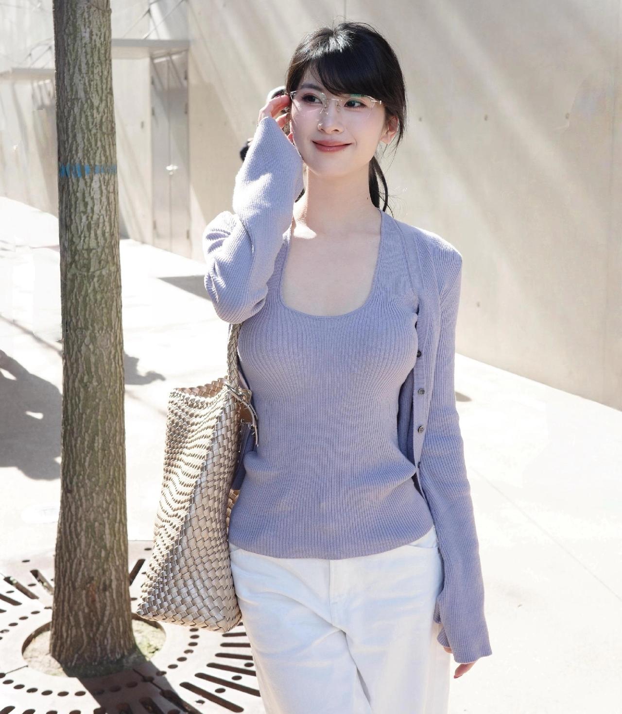 今日街拍，很有韵味的大美女