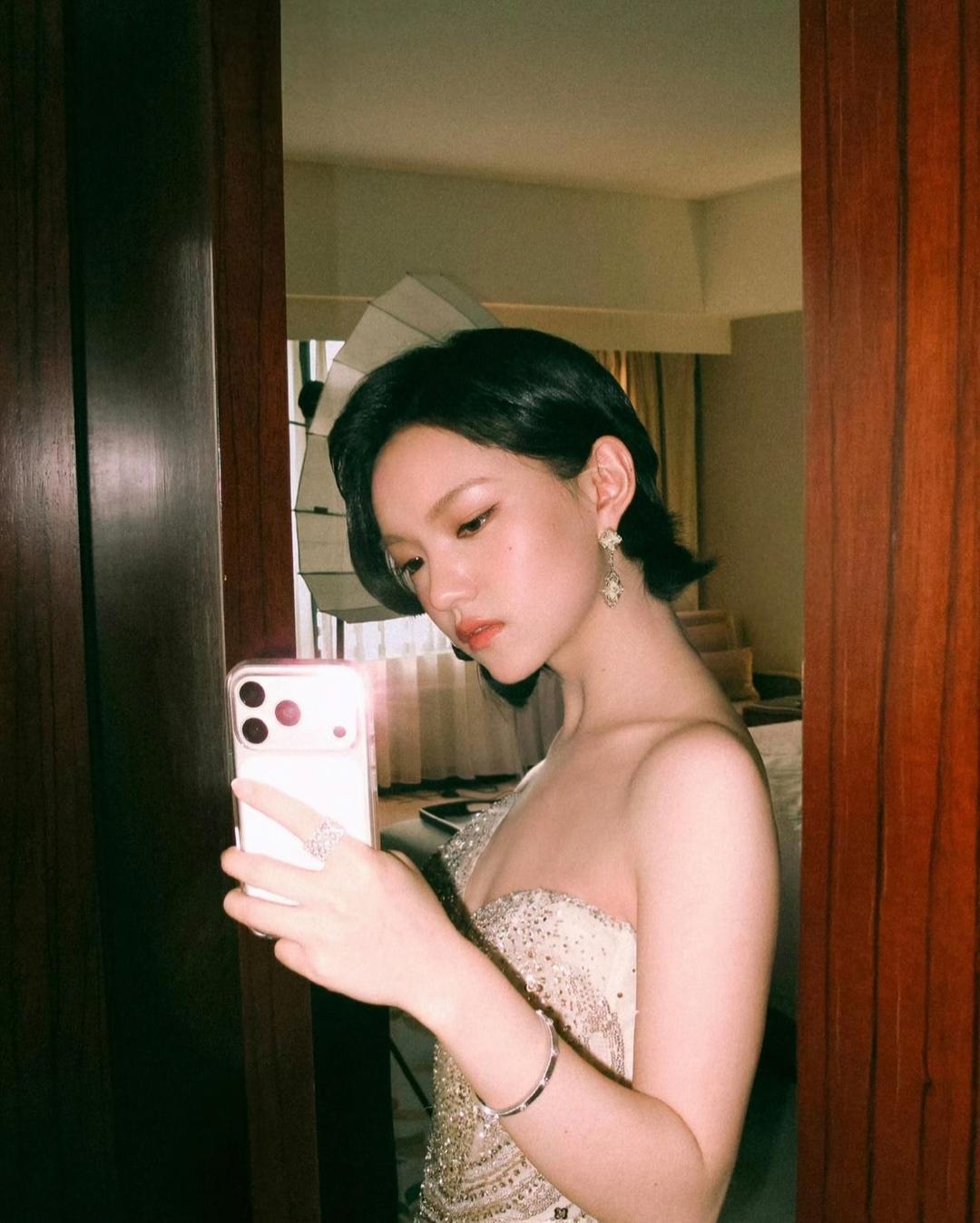 1、杨洋十分在意自己的外形状态，会定期做医美保养，以此维持清爽帅气的样貌。2、林