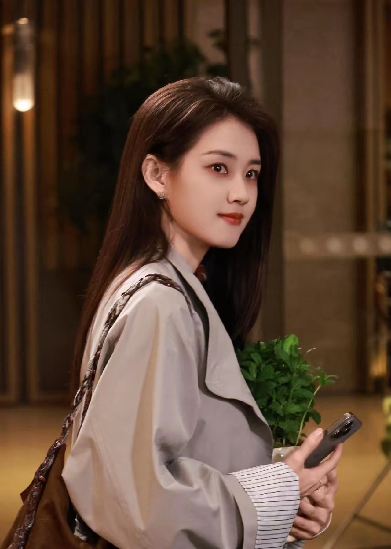 短剧圈颜值引热议：马秋元和郭宇欣，到底谁更耐看？追完《先斩意中人》，不少宝子把马