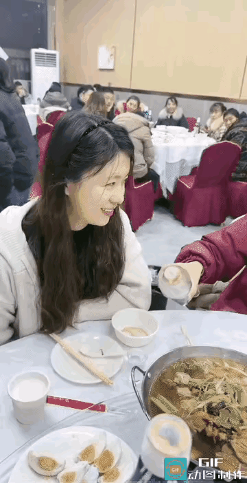 这小子真有福，家里有五个姐姐，以后姐姐们随便帮衬点，就过的不会差。