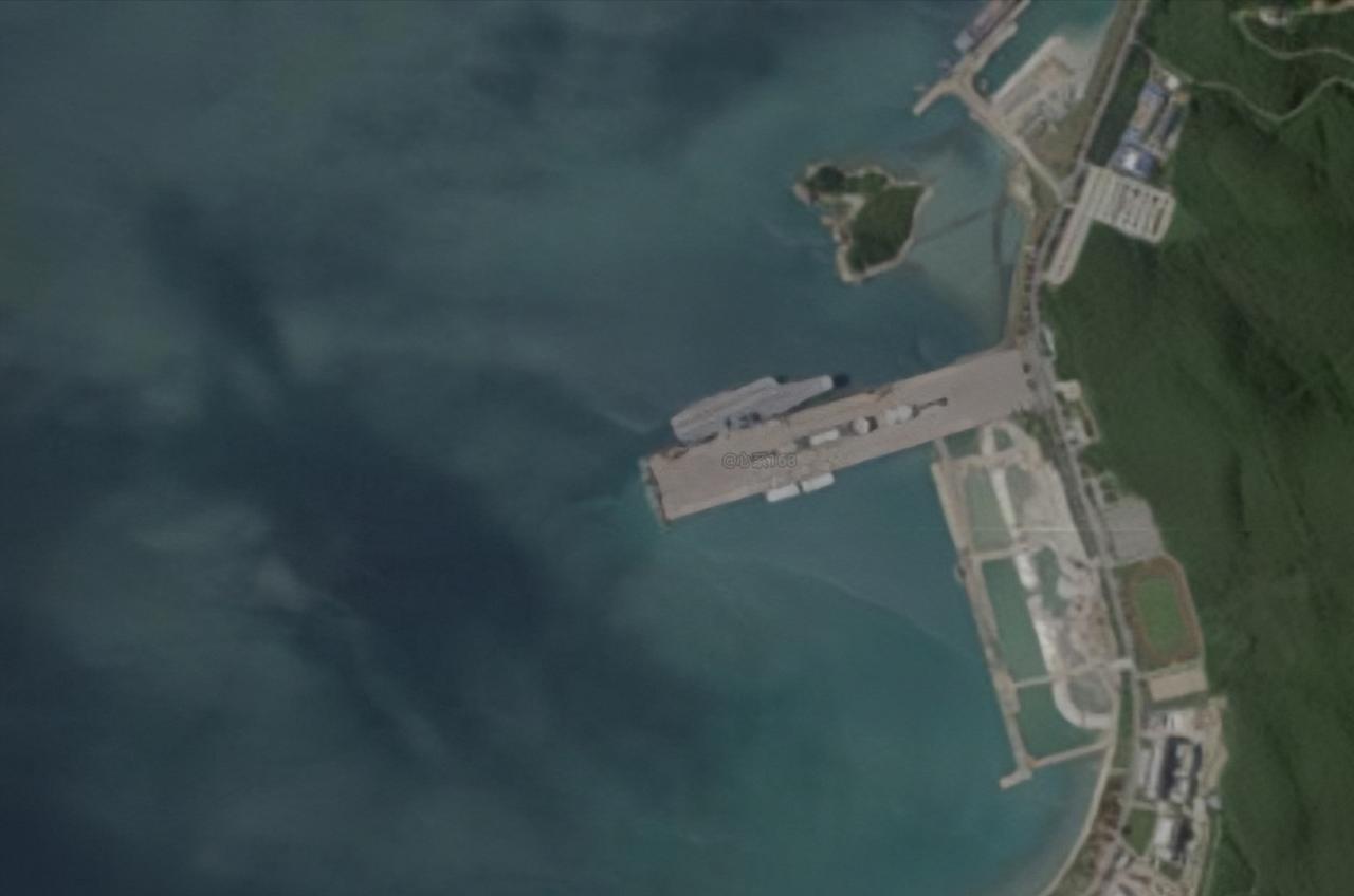 “福建”舰已离开三亚军港，根据海事局消息南海以下海域将于10月10日-20日进行