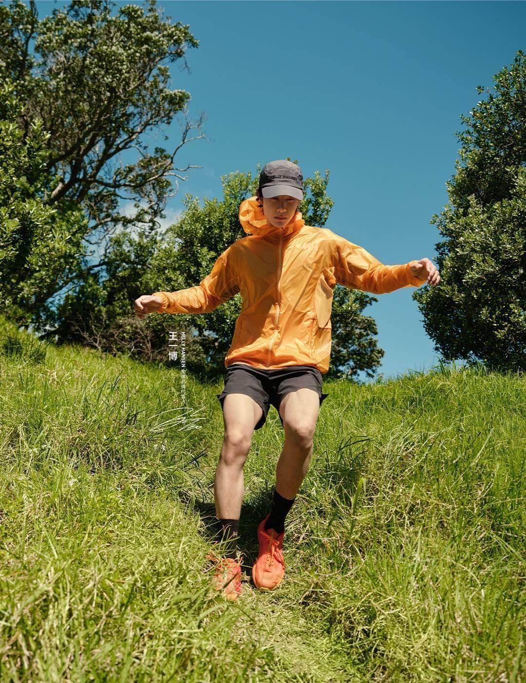 啧啧啧，这大腿，看上去就很有力量。​​​