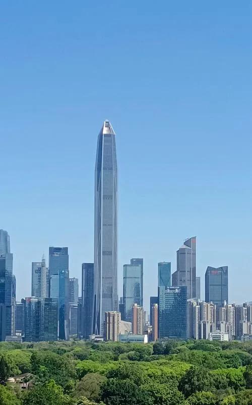 无意间看到一位网友说深圳的经济实力一般，才3.68万亿元，全国才排名第三位，比起