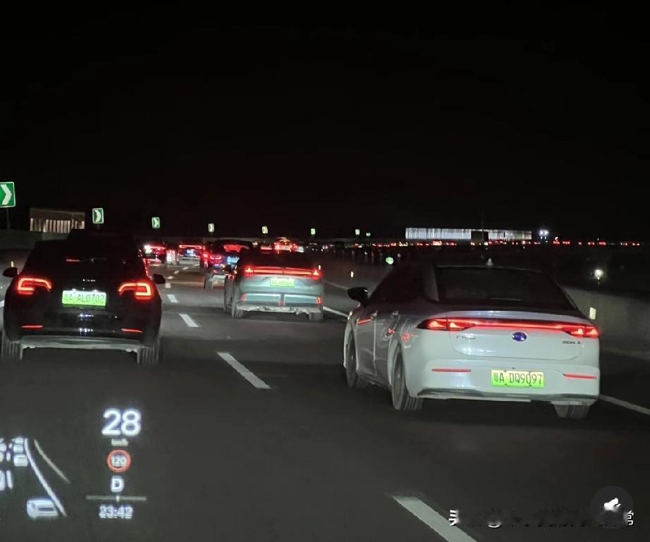 湛江回佛山，424公里堵了6小时，我在高速上看了一整夜尾灯🔥谁懂啊家人