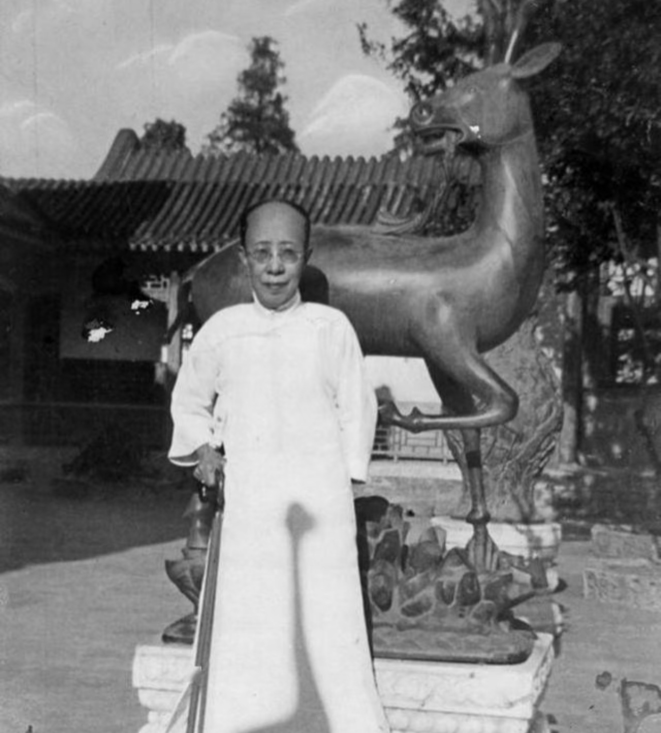袁世凯五姨太杨氏1935年，五姨太杨氏在颐和园居住时留影👁️