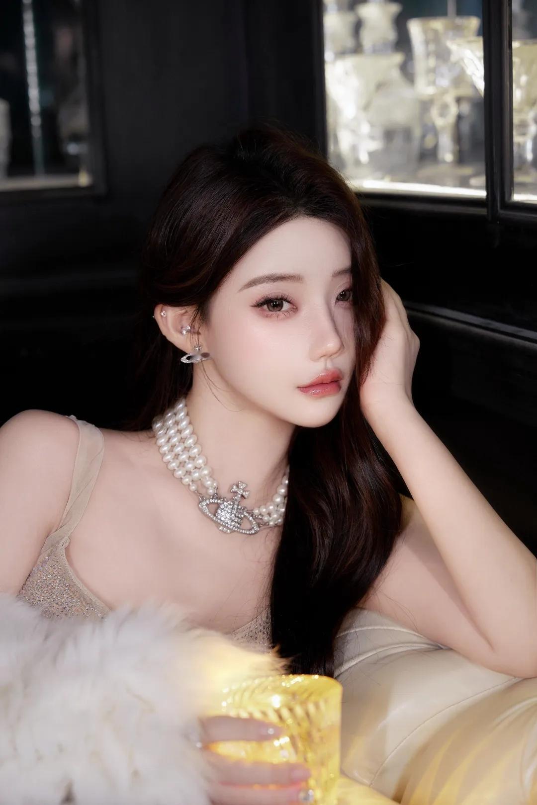 美女摄影写真｜奢华之夜，闪耀的焦点