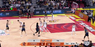 广东队开局三分球8中0,投篮花里胡哨咎由自取，萨林杰不出手像内鬼广东队谁出手