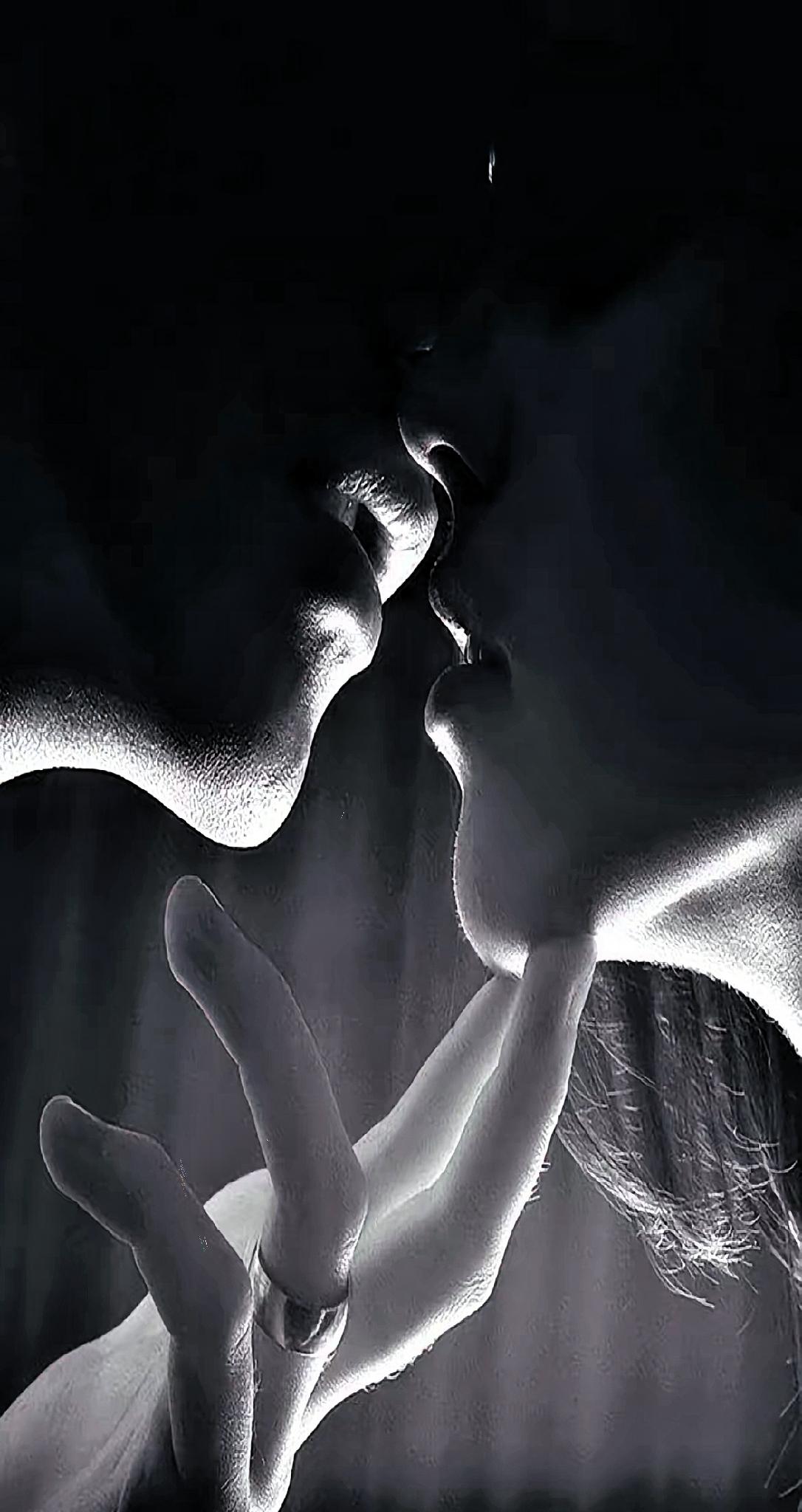 社会学家说:懒得离的中年夫妻，开始“干婚”了？一男一女躺在一起一夜，什么都没