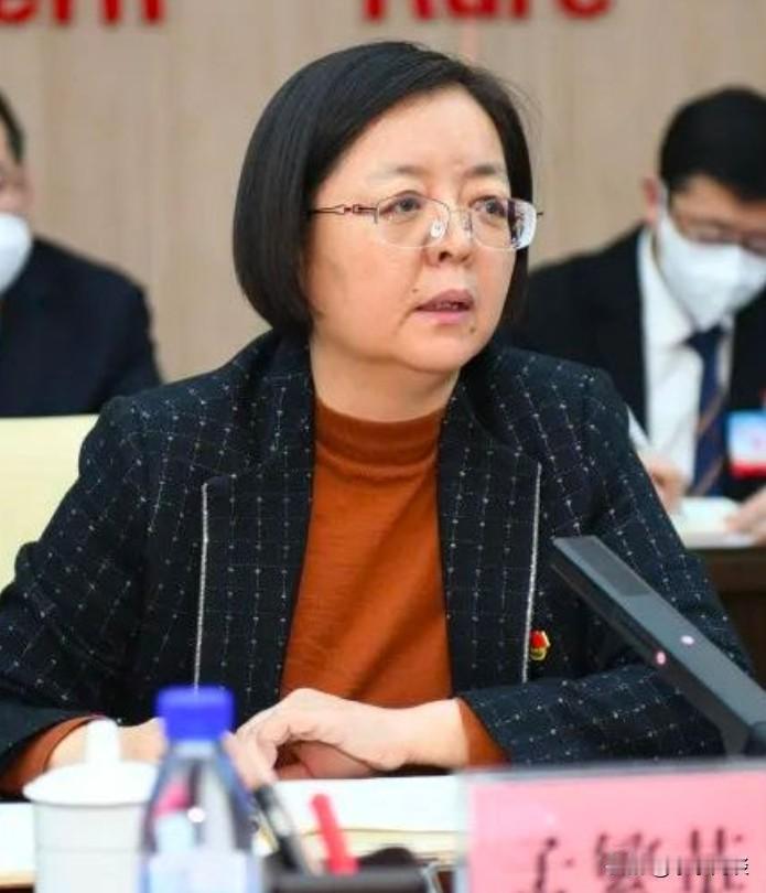 包钢集团董事长孟繁英的履程孟繁英，1970年9月出生，工商管理硕士，正高级