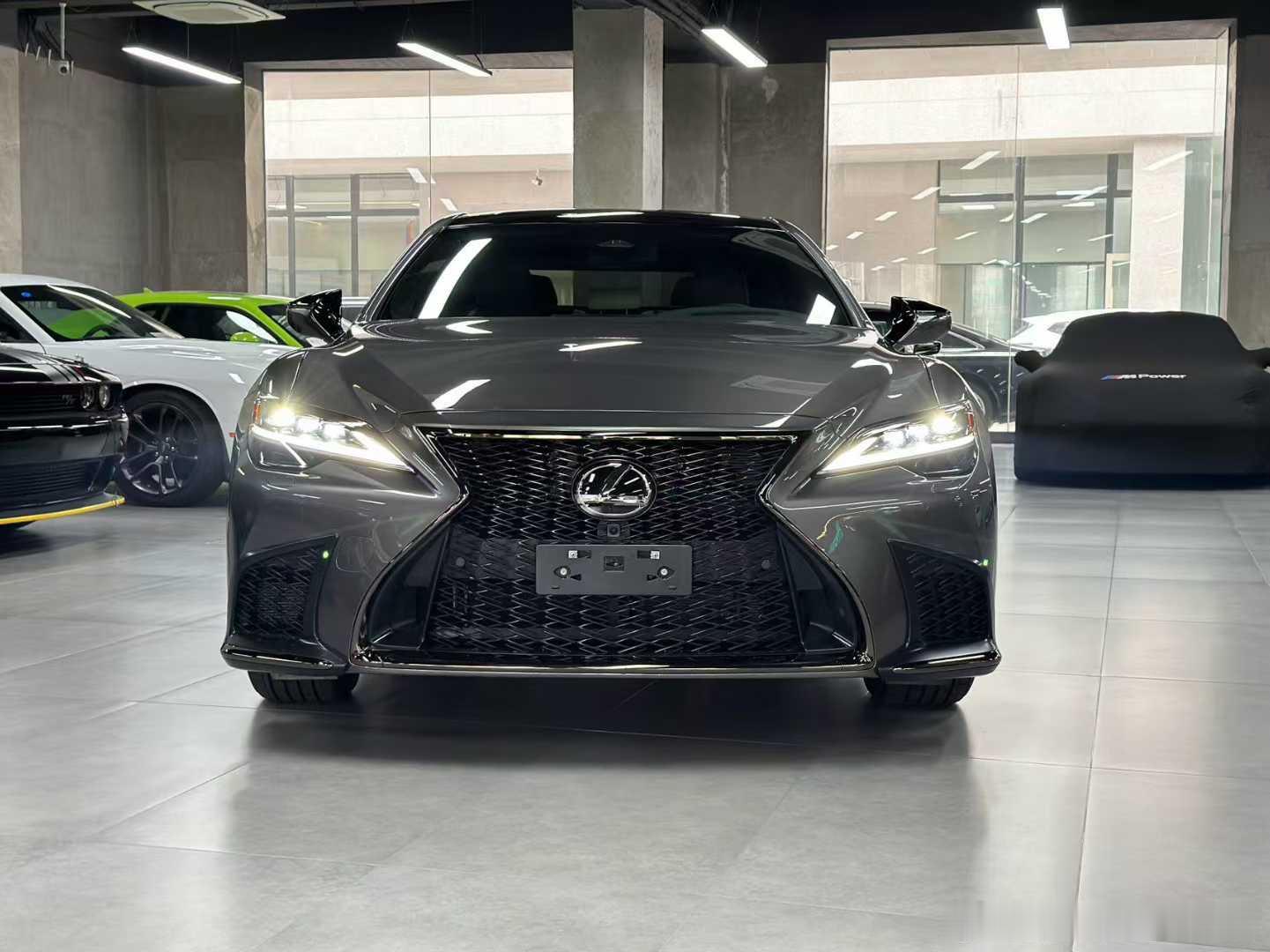 LS500不带H的四驱运动版主要参数：3.5TV6双涡轮发动机、空气悬挂、Ma