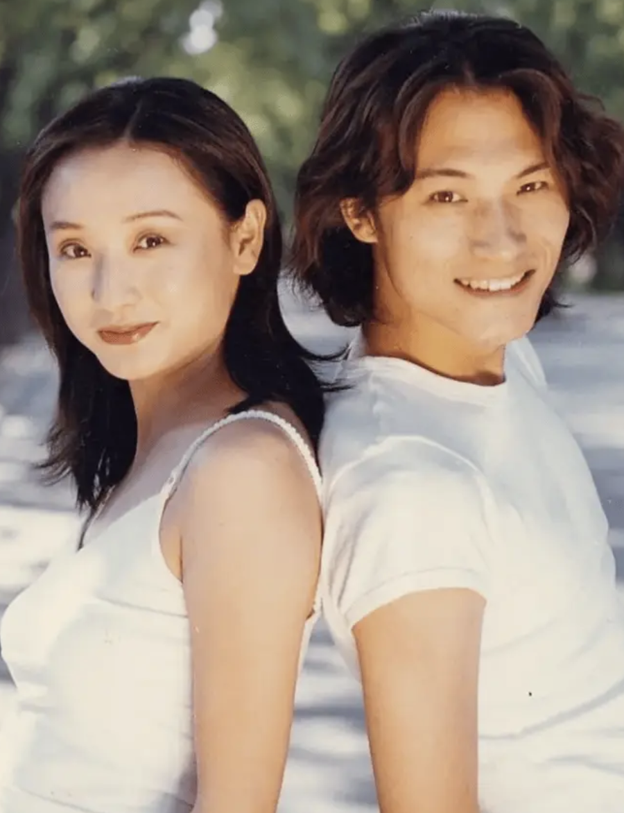 耿乐孔琳分手18年:他娶娇妻生子，她牵手大佬