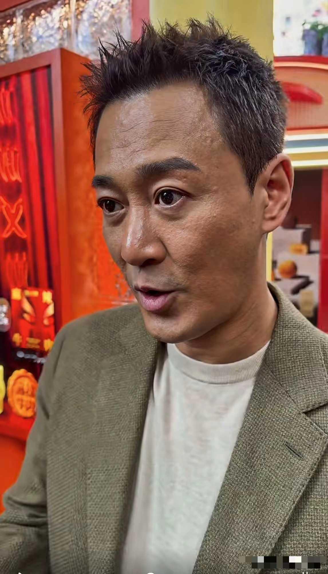 黑是黑了点，但不影响他的帅气。