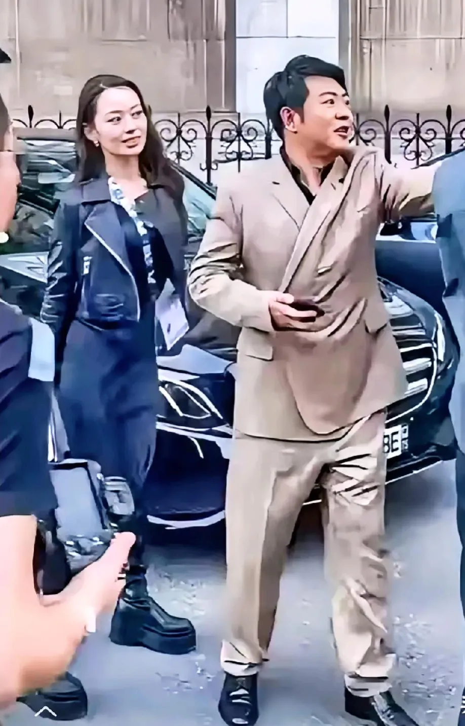 著名钢琴家朗朗和夫人吉娜，这对夫妇形象颠覆了大家对他们的认知，原本潇洒英俊的朗朗