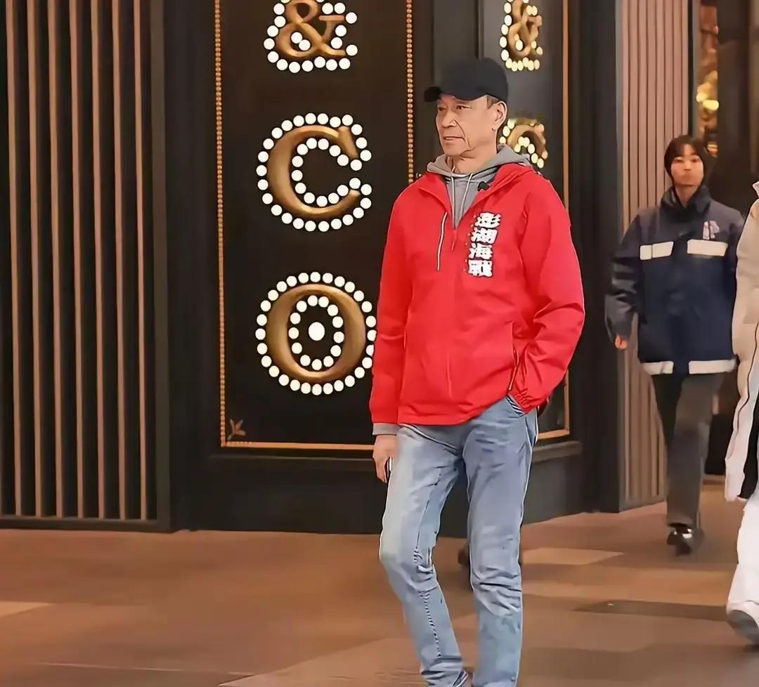 别信什么冻龄，那都是骗小年轻的。真正狠的，是王学圻这种——拿官方体检报告说