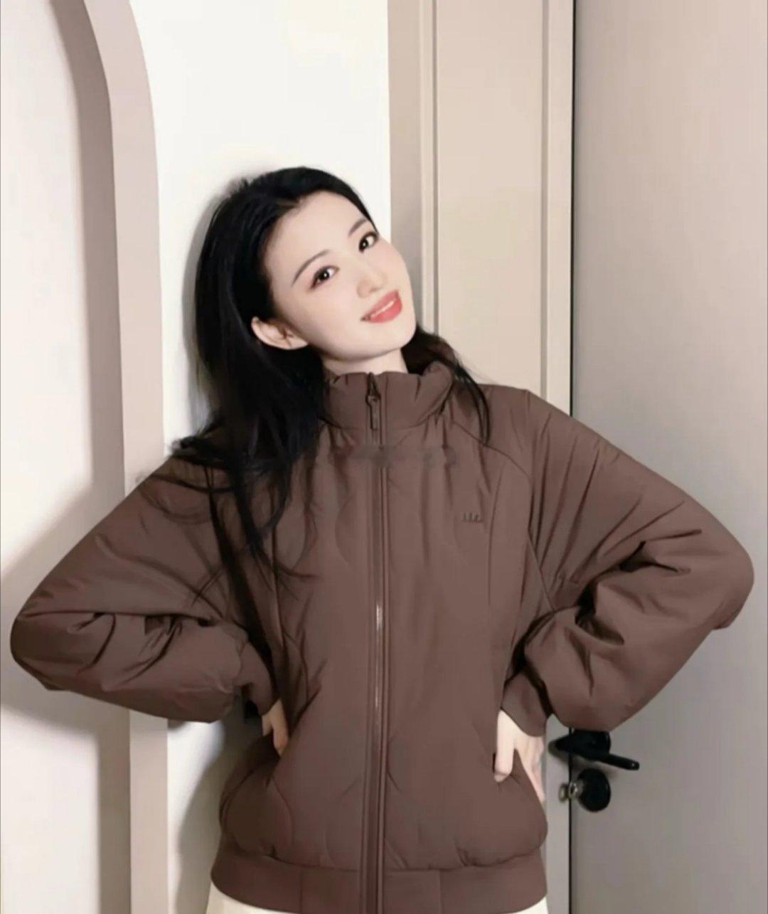 王楚然同款穿搭秒获关注。行走的画报既视感，每一套都让人想get，时尚表现力太绝！