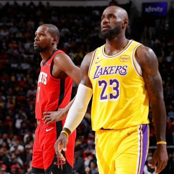 如果詹姆斯与杜兰特换队，那么火箭会0比2湖人吗？我认为不太可能，我来说说我的观点