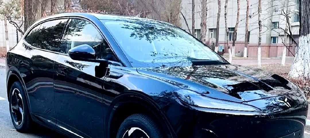 大家发现没有，有个很奇怪的现象，电车跑1000公里，电费100元就够了，油车跑1