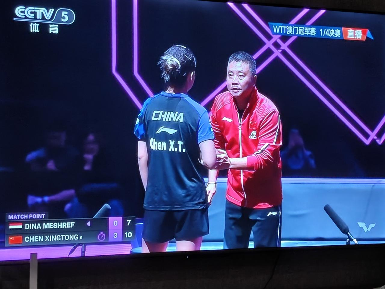 恭喜陈幸同4-0梅谢芙晋级半决赛。梅谢芙落后一直没有叫暂停。解说说打比赛投入，