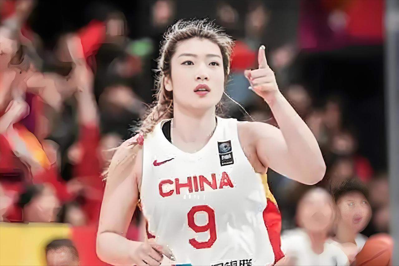 至少带上李梦参加热身赛，根据其热身赛的表现再淘汰不迟，这背后有三重关键意义：