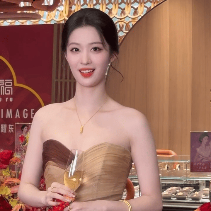 王楚然今天线下活动路透，美女有点太美了​​​