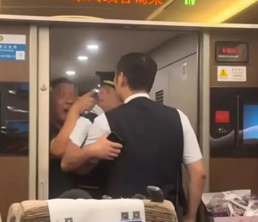这张票值几个钱？那14句脏话，够他付多少倍的账？看完视频我愣了半天！不是气他