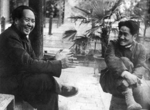 听到毛岸英牺牲的消息，毛泽东两次都没从烟盒里抽出烟，一声叹息：“谁叫他是毛泽东的