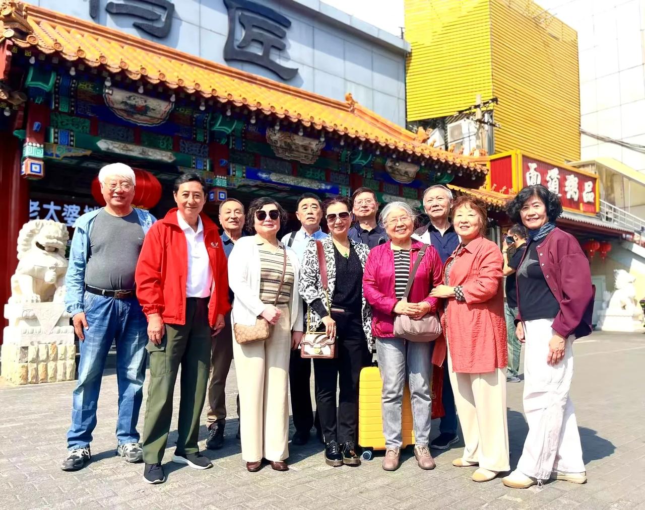 母亲节在北京鸭匠饭庄举欢乐家宴小聚，丰盛的菜肴依然色香味美……记录北京美食北京